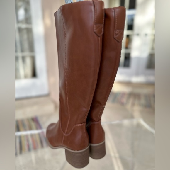 Women's Riding Boots - Picture 6 of 8